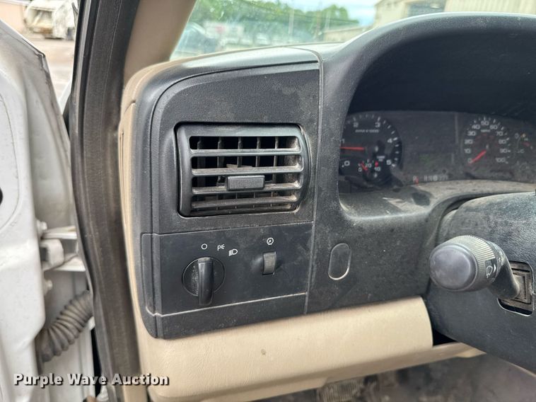 image for item DU9907 2006 Ford F450 Super Duty Crew Cab flatbed truck