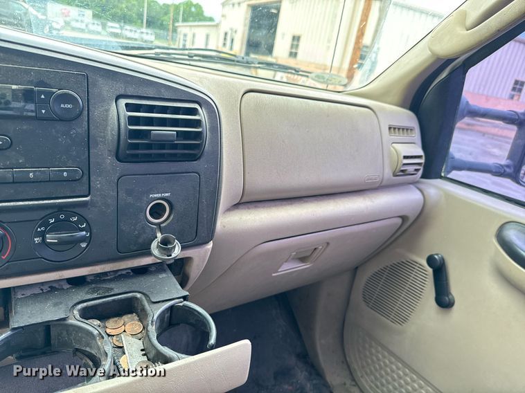 image for item DU9907 2006 Ford F450 Super Duty Crew Cab flatbed truck