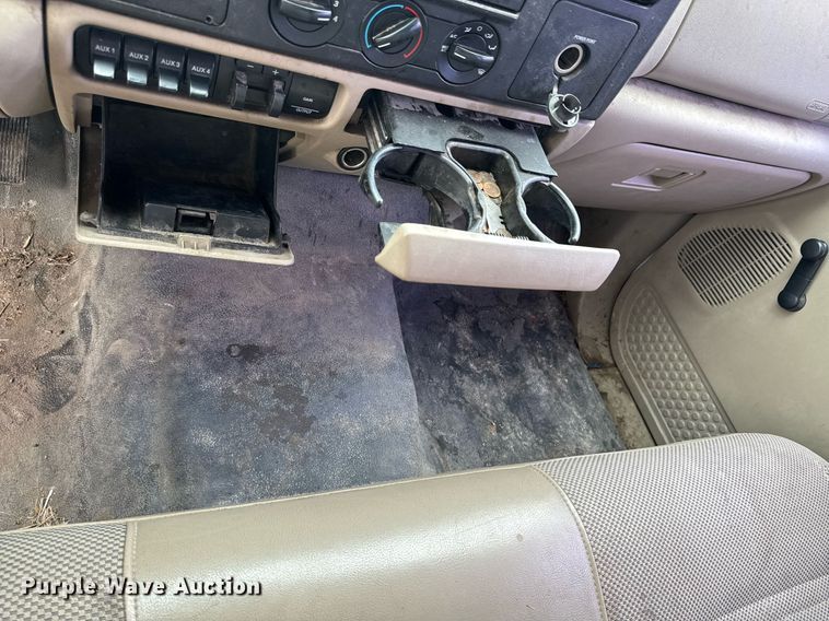 image for item DU9907 2006 Ford F450 Super Duty Crew Cab flatbed truck