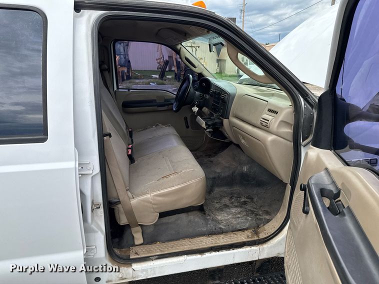 image for item DU9907 2006 Ford F450 Super Duty Crew Cab flatbed truck