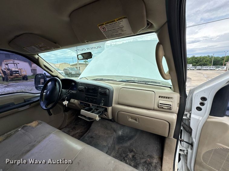 image for item DU9907 2006 Ford F450 Super Duty Crew Cab flatbed truck