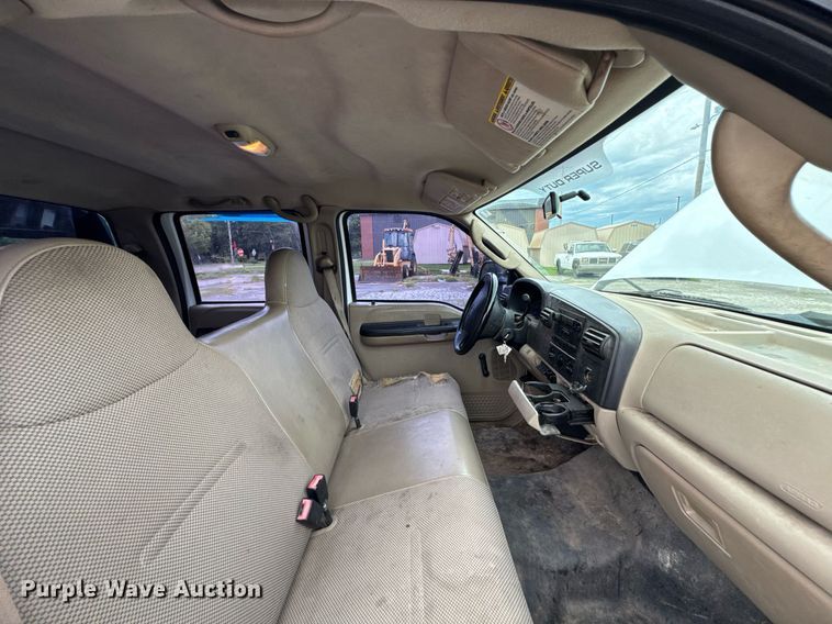 image for item DU9907 2006 Ford F450 Super Duty Crew Cab flatbed truck