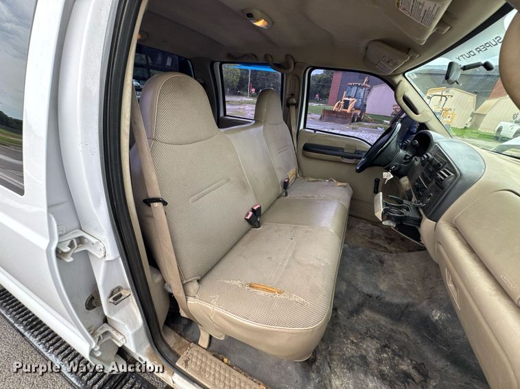 image for item DU9907 2006 Ford F450 Super Duty Crew Cab flatbed truck