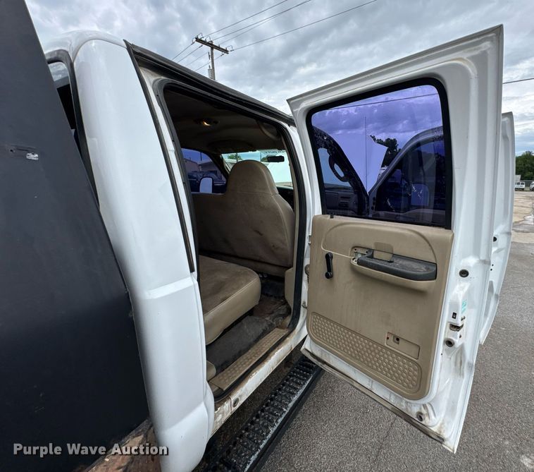 image for item DU9907 2006 Ford F450 Super Duty Crew Cab flatbed truck