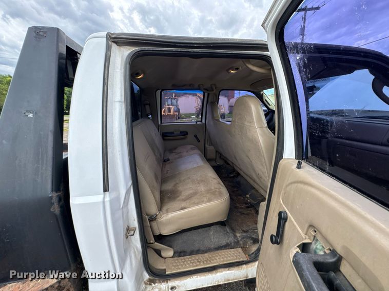 image for item DU9907 2006 Ford F450 Super Duty Crew Cab flatbed truck