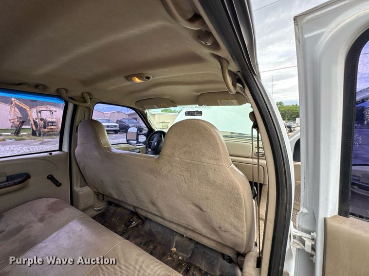 image for item DU9907 2006 Ford F450 Super Duty Crew Cab flatbed truck