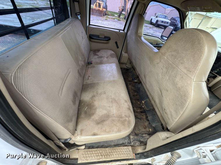 image for item DU9907 2006 Ford F450 Super Duty Crew Cab flatbed truck