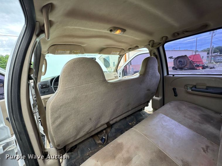 image for item DU9907 2006 Ford F450 Super Duty Crew Cab flatbed truck