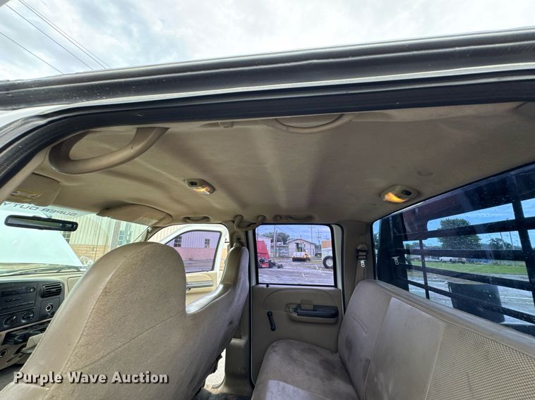 image for item DU9907 2006 Ford F450 Super Duty Crew Cab flatbed truck