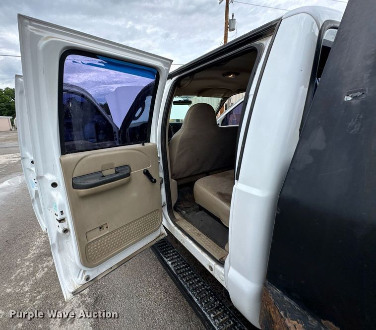 image for item DU9907 2006 Ford F450 Super Duty Crew Cab flatbed truck