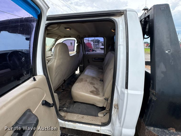 image for item DU9907 2006 Ford F450 Super Duty Crew Cab flatbed truck