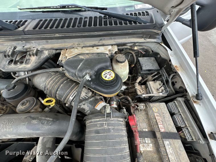 image for item DU9907 2006 Ford F450 Super Duty Crew Cab flatbed truck