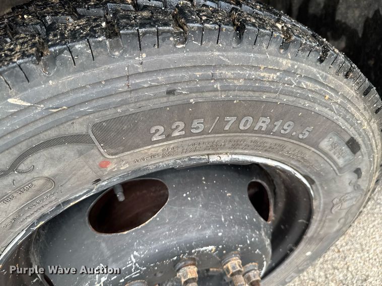 image for item DU9907 2006 Ford F450 Super Duty Crew Cab flatbed truck