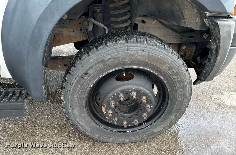 image for item DU9907 2006 Ford F450 Super Duty Crew Cab flatbed truck