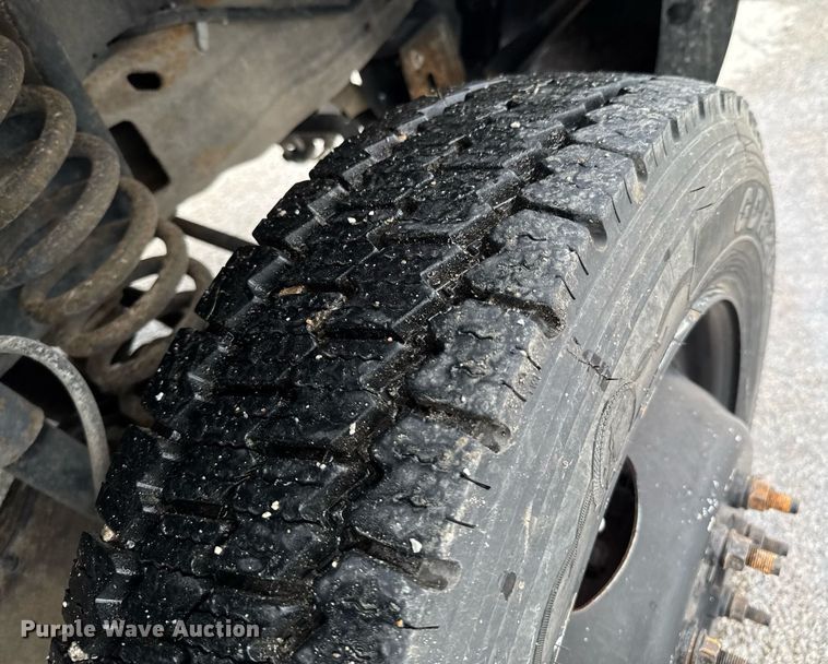 image for item DU9907 2006 Ford F450 Super Duty Crew Cab flatbed truck