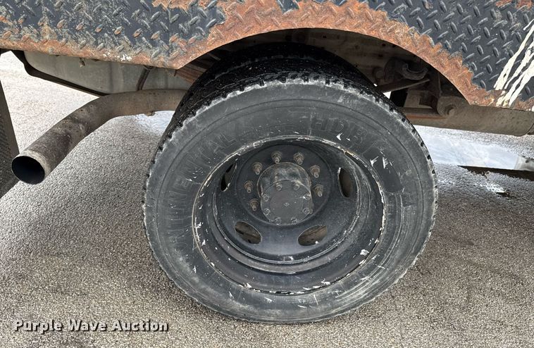 image for item DU9907 2006 Ford F450 Super Duty Crew Cab flatbed truck