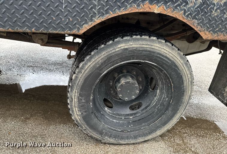 image for item DU9907 2006 Ford F450 Super Duty Crew Cab flatbed truck