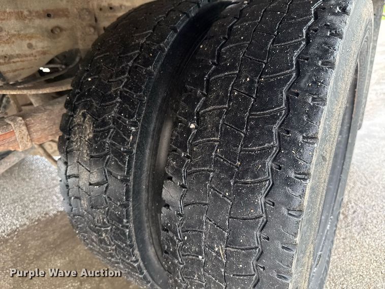 image for item DU9907 2006 Ford F450 Super Duty Crew Cab flatbed truck