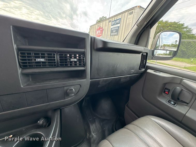 image for item DU9914 2008 Chevrolet Express G2500 van