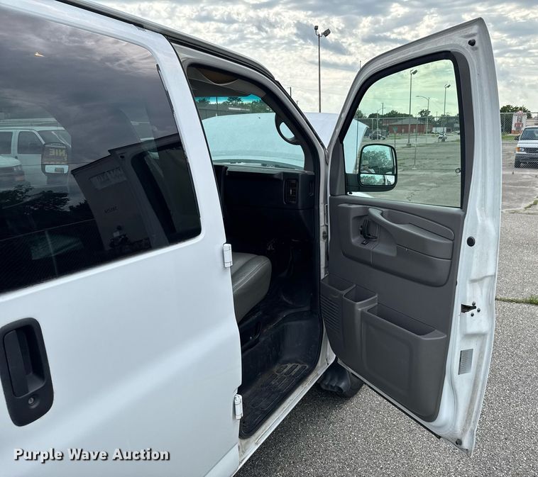 image for item DU9914 2008 Chevrolet Express G2500 van