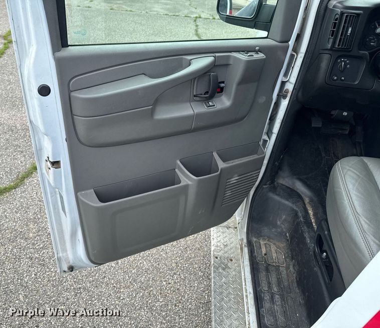 image for item DU9915 2007 Chevrolet Express G2500 van