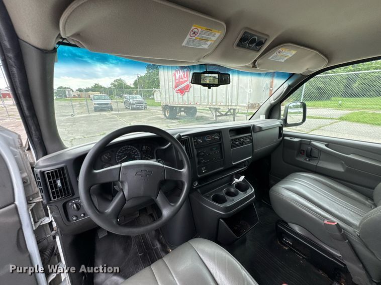 image for item DU9915 2007 Chevrolet Express G2500 van
