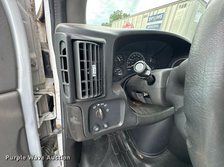 image for item DU9915 2007 Chevrolet Express G2500 van
