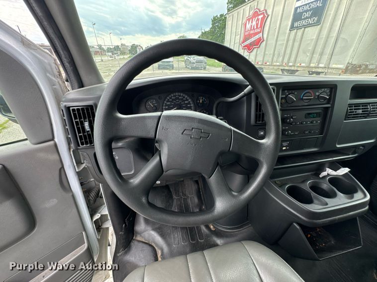 image for item DU9915 2007 Chevrolet Express G2500 van