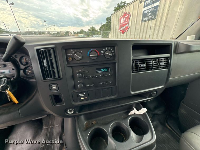 image for item DU9915 2007 Chevrolet Express G2500 van
