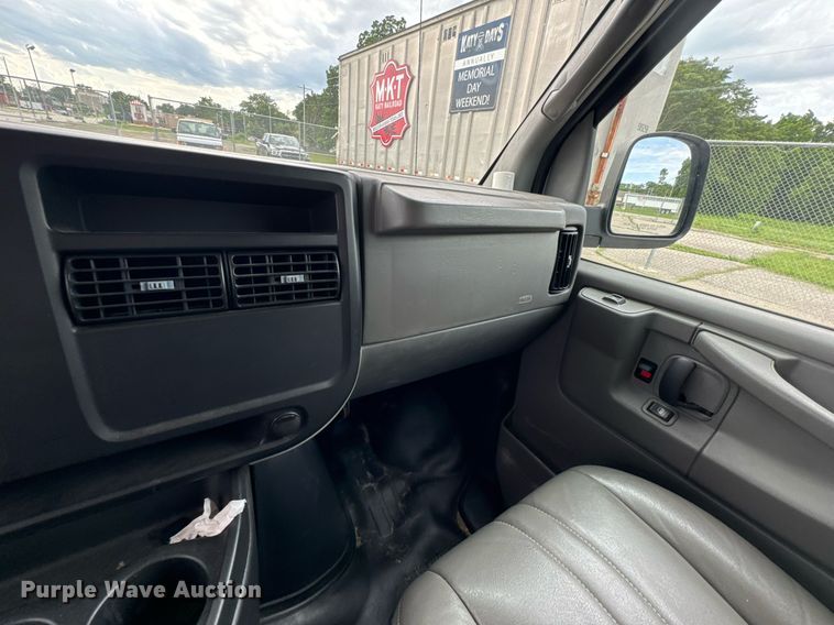 image for item DU9915 2007 Chevrolet Express G2500 van
