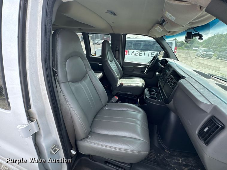 image for item DU9915 2007 Chevrolet Express G2500 van