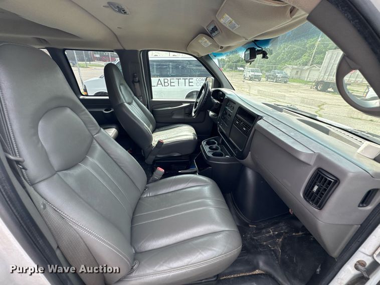 image for item DU9915 2007 Chevrolet Express G2500 van