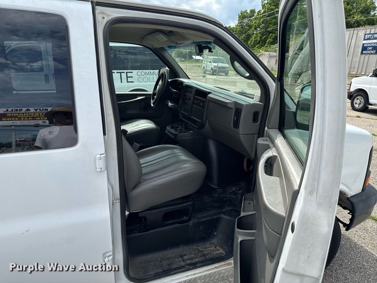 image for item DU9915 2007 Chevrolet Express G2500 van
