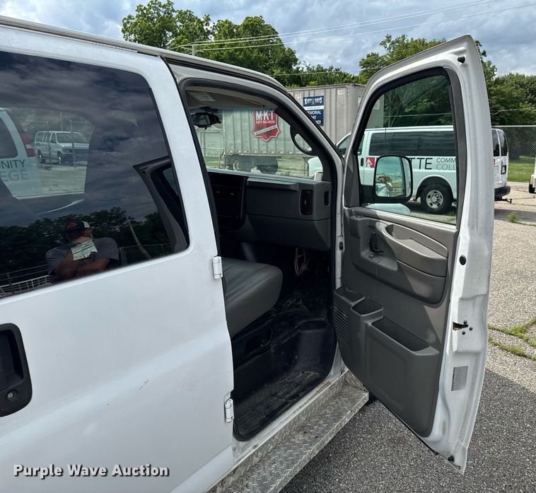 image for item DU9915 2007 Chevrolet Express G2500 van