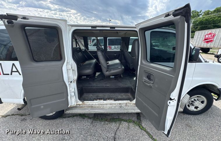 image for item DU9915 2007 Chevrolet Express G2500 van