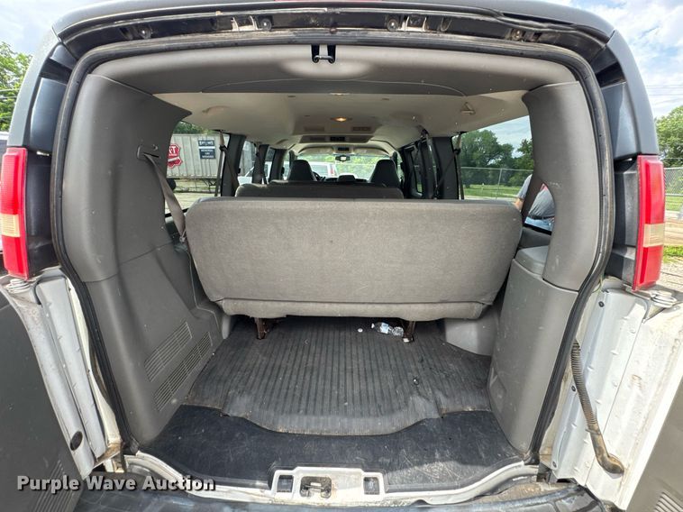 image for item DU9915 2007 Chevrolet Express G2500 van