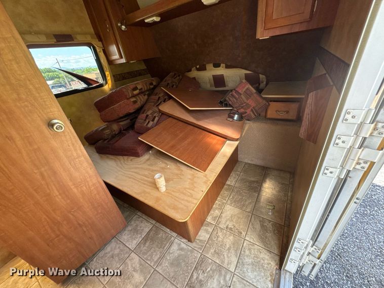 image for item DU9941 2010 Lance camper