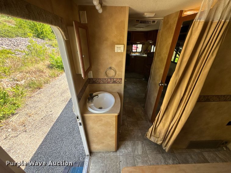 image for item DU9941 2010 Lance camper