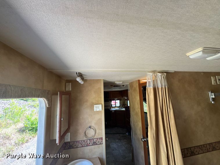 image for item DU9941 2010 Lance camper