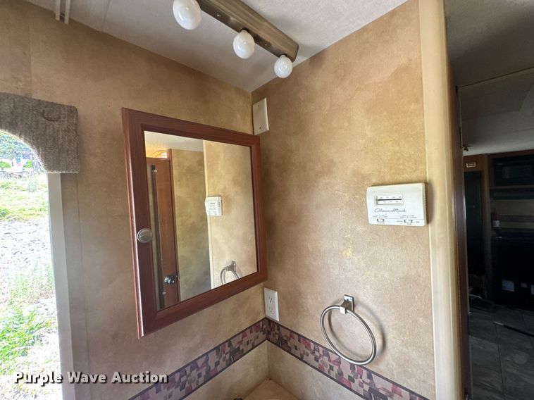 image for item DU9941 2010 Lance camper