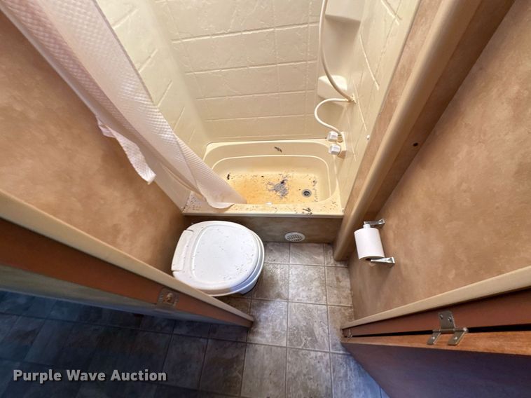 image for item DU9941 2010 Lance camper