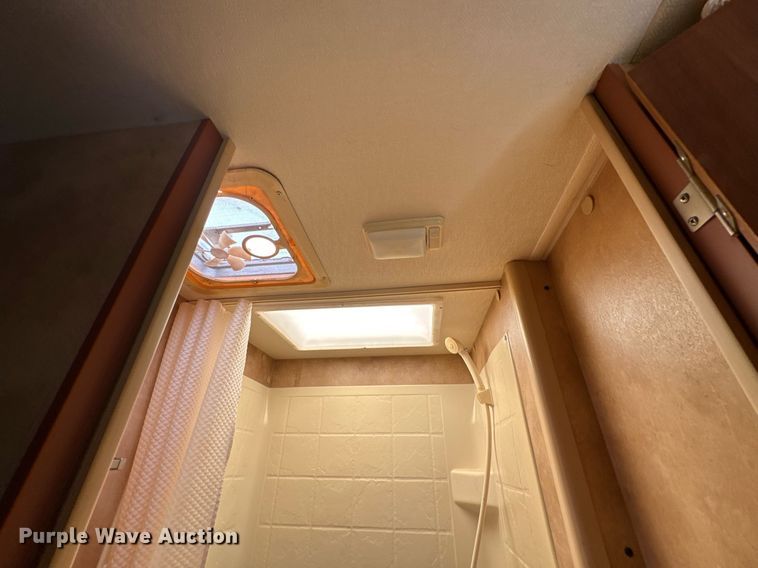 image for item DU9941 2010 Lance camper