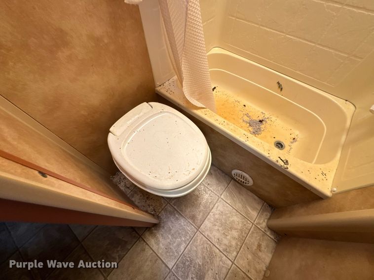 image for item DU9941 2010 Lance camper