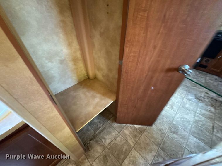 image for item DU9941 2010 Lance camper