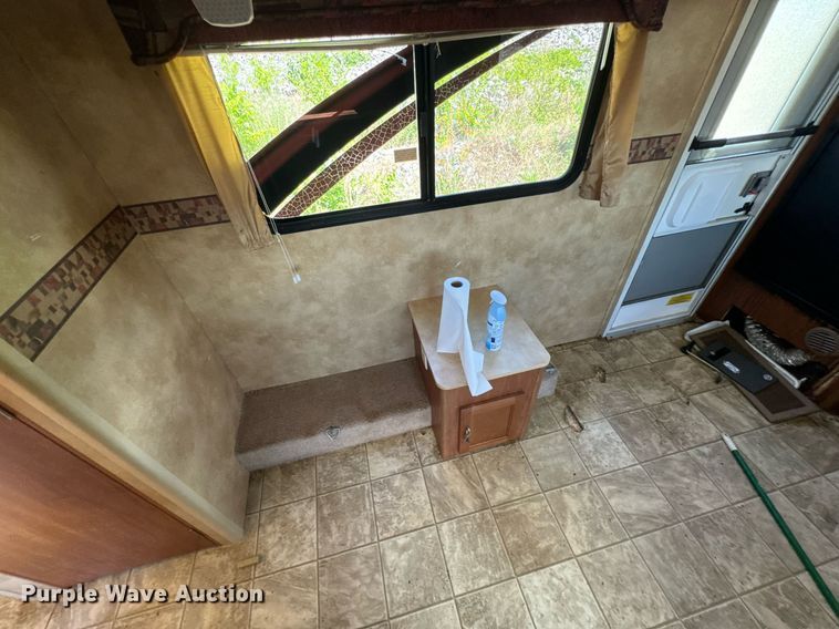 image for item DU9941 2010 Lance camper