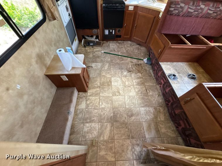 image for item DU9941 2010 Lance camper