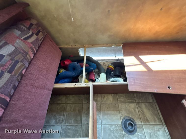 image for item DU9941 2010 Lance camper