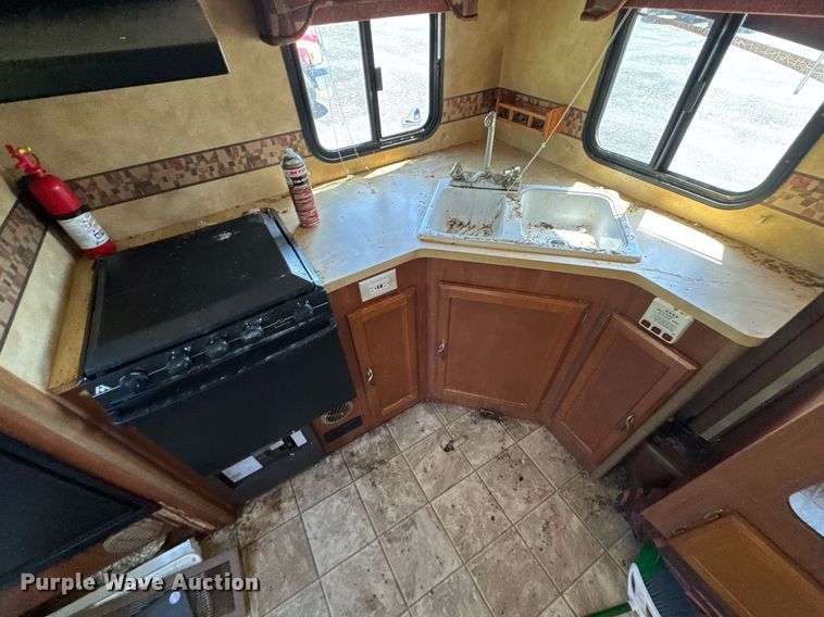 image for item DU9941 2010 Lance camper