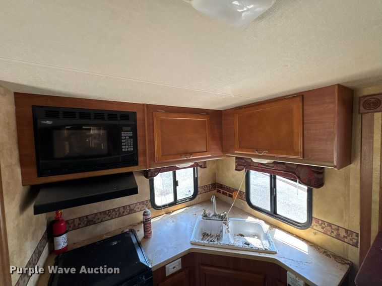 image for item DU9941 2010 Lance camper