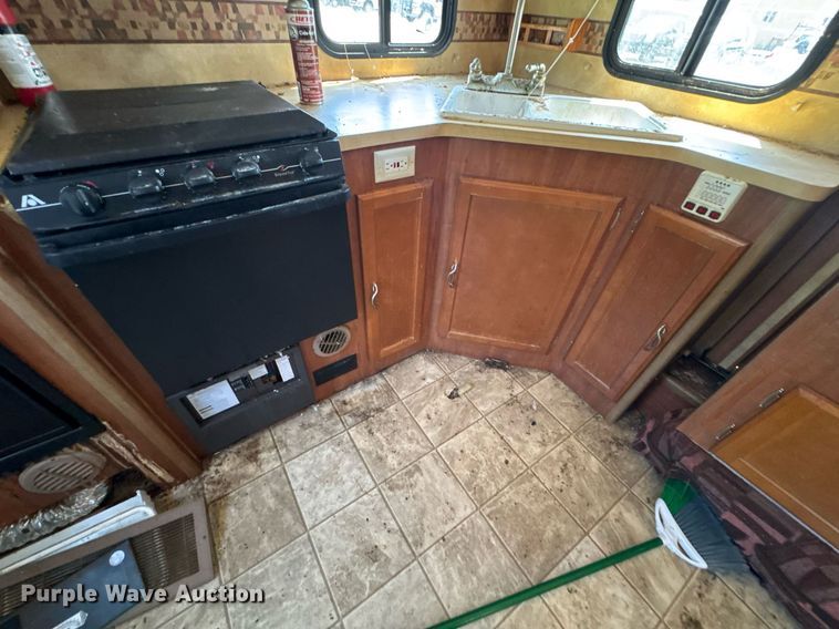 image for item DU9941 2010 Lance camper